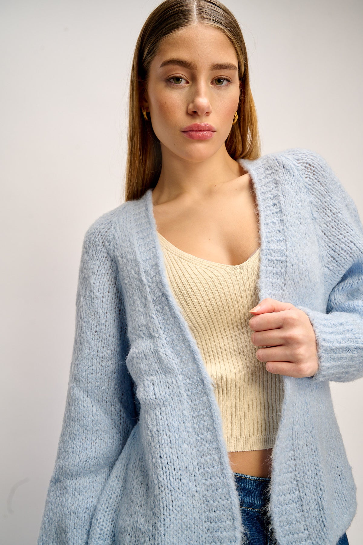 Noellas Fora Knit Cardigan Lightblue. Køb Cardigans hos www.noillafashion.com