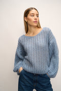 Noellas Joseph Knit Sweater Dusty Blue. Køb Striktrøjer hos www.noillafashion.com