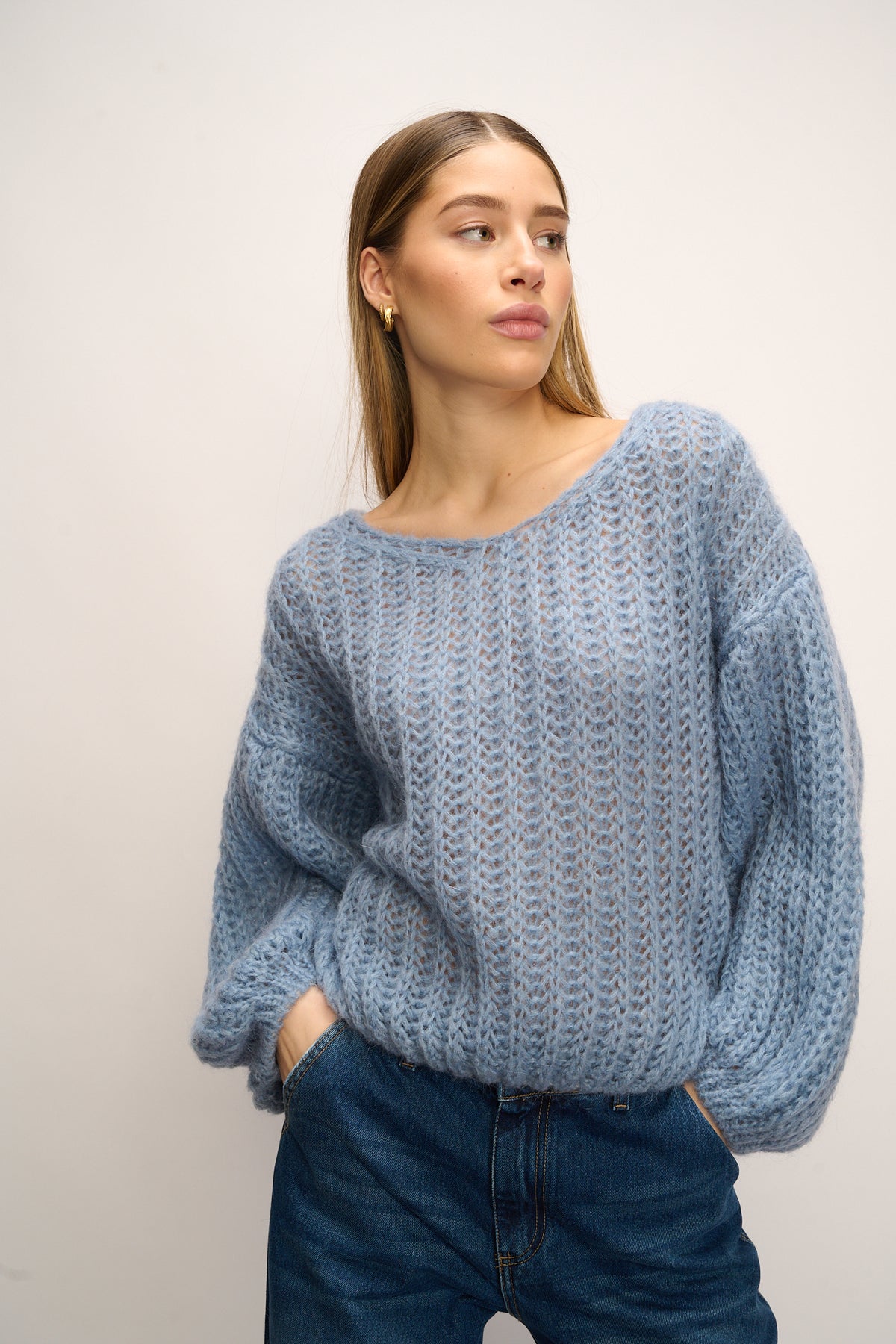Noellas Joseph Knit Sweater Dusty Blue. Køb Striktrøjer hos www.noillafashion.com