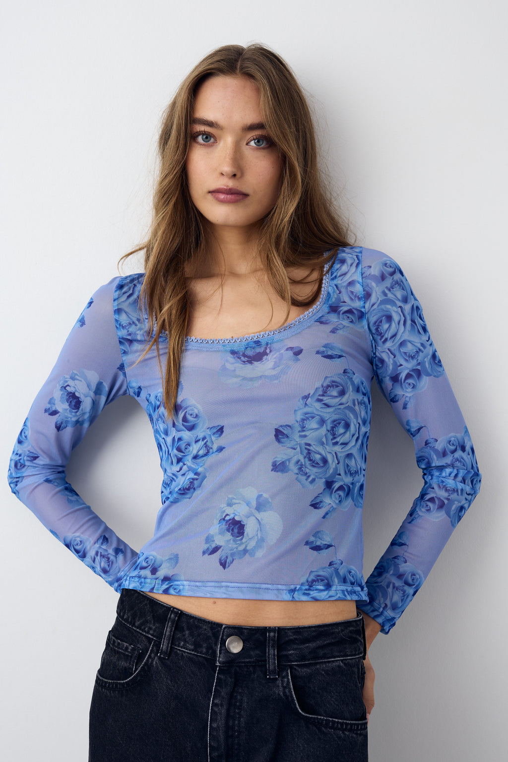 Noellas Kilea Top LS Tobi Blue Print. Køb Bluser hos www.noillafashion.com