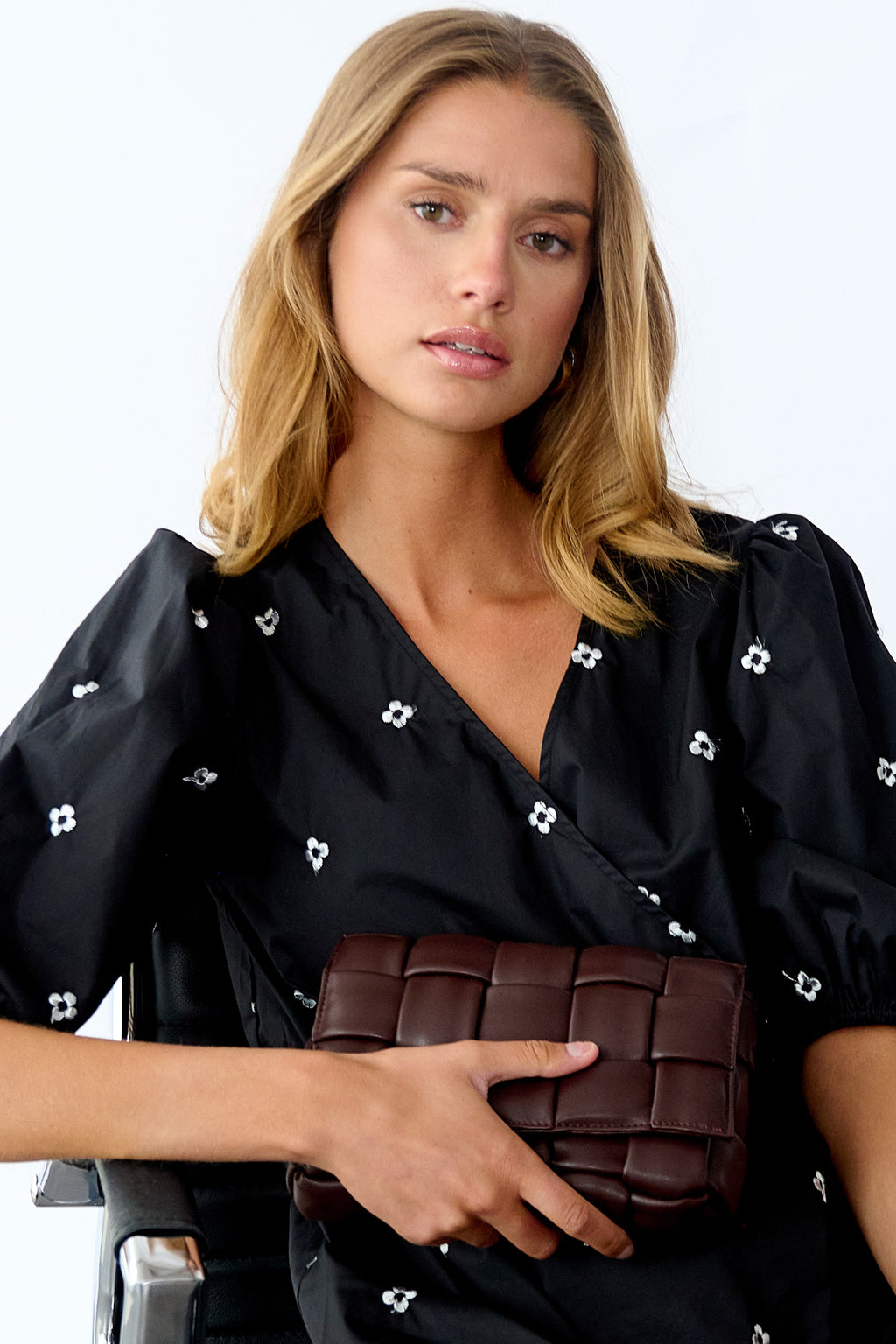 Noellas Brick Bag Dark Brown. Køb Tasker hos www.noillafashion.com