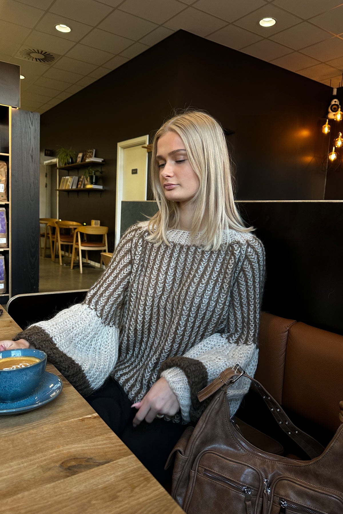 Noellas Liana Knit Sweater Beige/brown. Køb Striktrøjer hos www.noillafashion.com