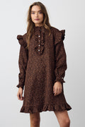 Noellas Reno Ruby Ruffle Dress Chocolate. Køb Kjoler hos www.noillafashion.com